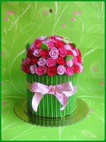 cute-food-flower-cake-with-bee.jpg