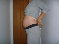 Bump 28 Weeks (Small).JPG