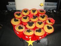 ethans mickey cupcakes.jpg