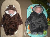 twins being cute 005 (Small).jpg
