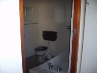 badkamer in hoofslaapkamer.jpg