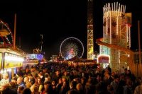 hull fair crowds.jpg