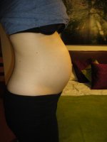 26 weeks pregnant belly.jpg