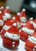 Strawberry-santas-with-cool-whip.jpg